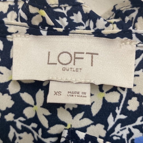 Loft Floral Button Ruffle Sleeve Blouse Women’s Size XS - Picture 5 of 11